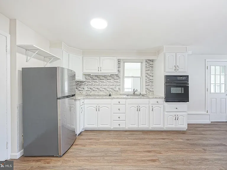 136 N Read Ave #B — Photo 7