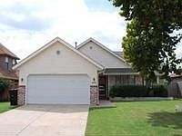 1st image of 320 Stoneridge Dr