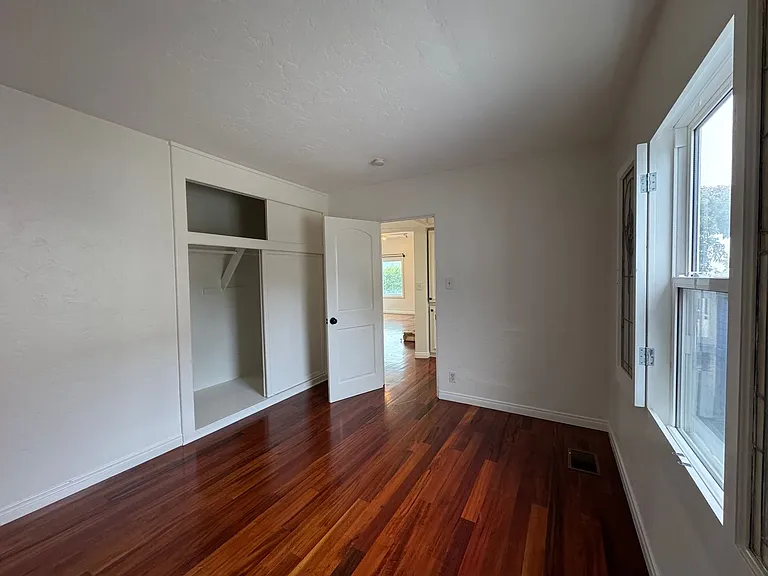 1527 Golden Ave — Photo 32