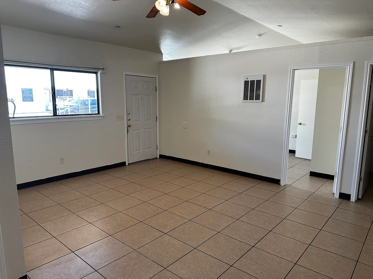 Comal Apartments — Photo 4