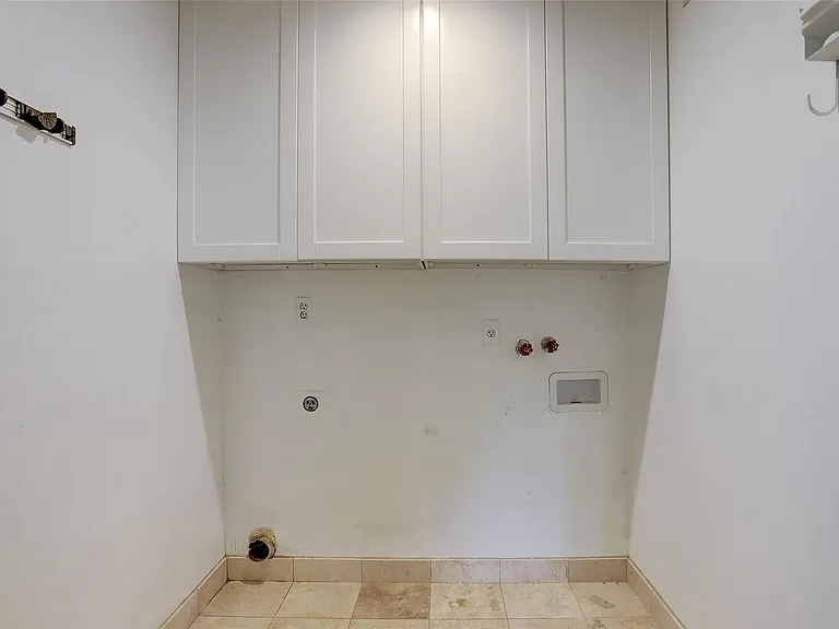 963 Althea Dr — Photo 17