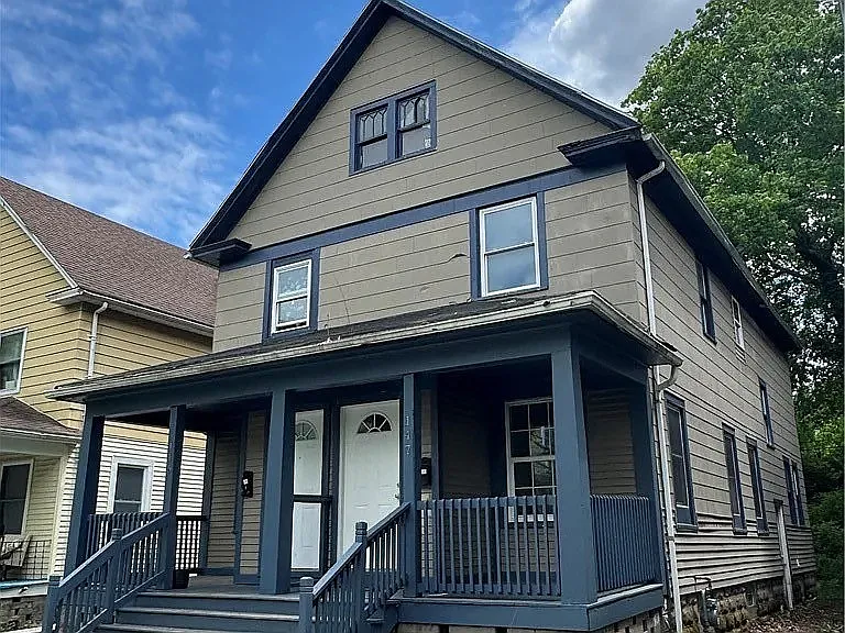 3 bed, 1.0 bath, 2088 sqft, $1,400 — Photo 1