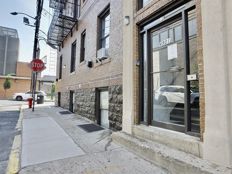 4901 Murphy Pl #7 — Photo 12