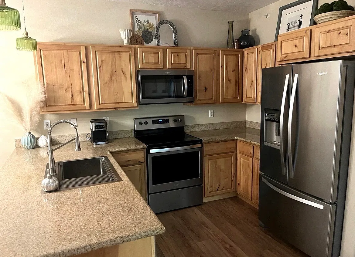 3 bed, 1260 sqft, $2,500 — Photo 3