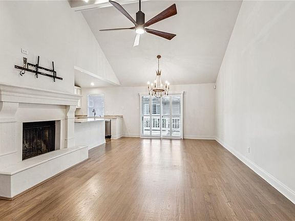 3rd image of 905 Old Metairie Pl