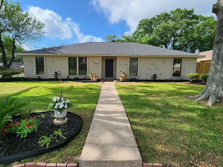5925 Woodway Dr — Photo 1