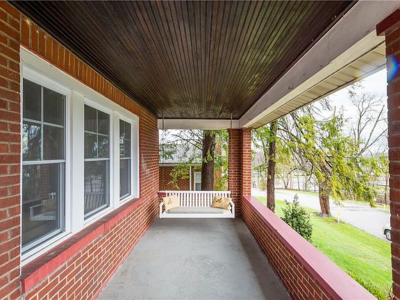 5th image of 1085 Magnolia Dr