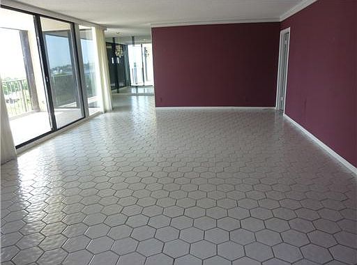 5th image of 124 Lakeshore Dr APT 537
