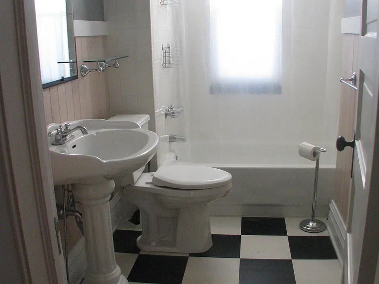 2364 Clermont St — Photo 10