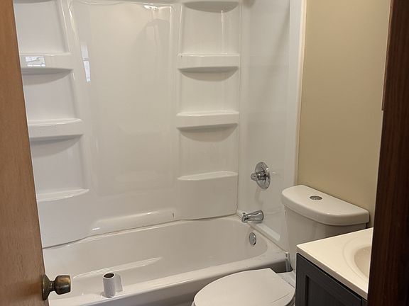 2nd image of 464 Pullman Ave APT 4