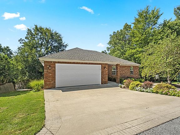 3rd image of 99 Buckingham Dr