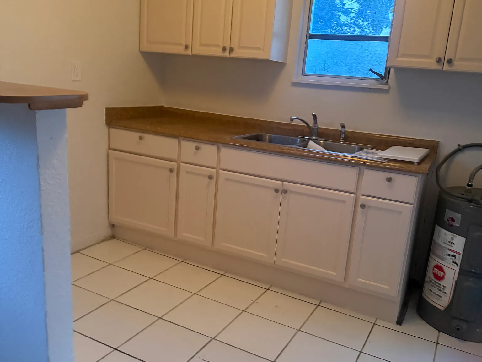 3 bed, 900 sqft, $2,200 — Photo 2