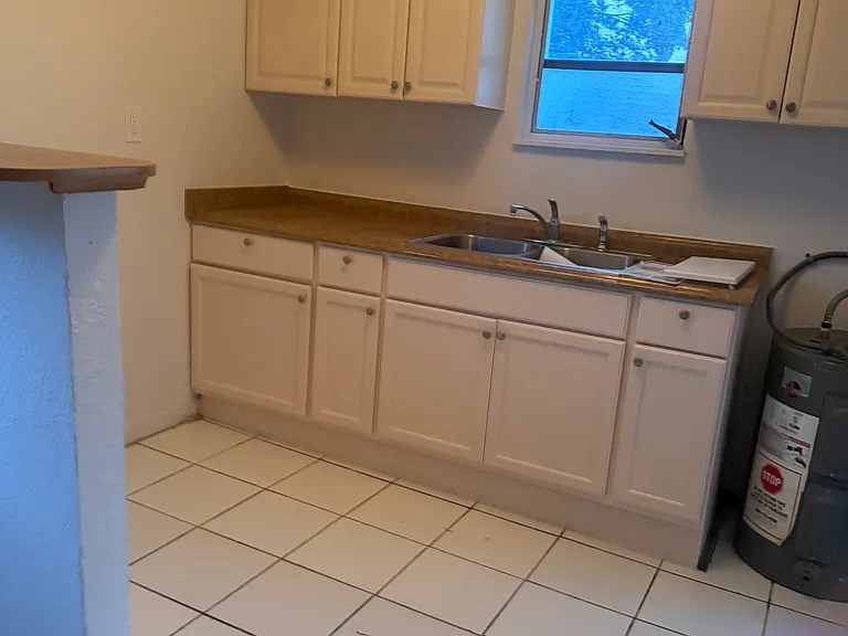 1725 NW 59th St #1 — Photo 2