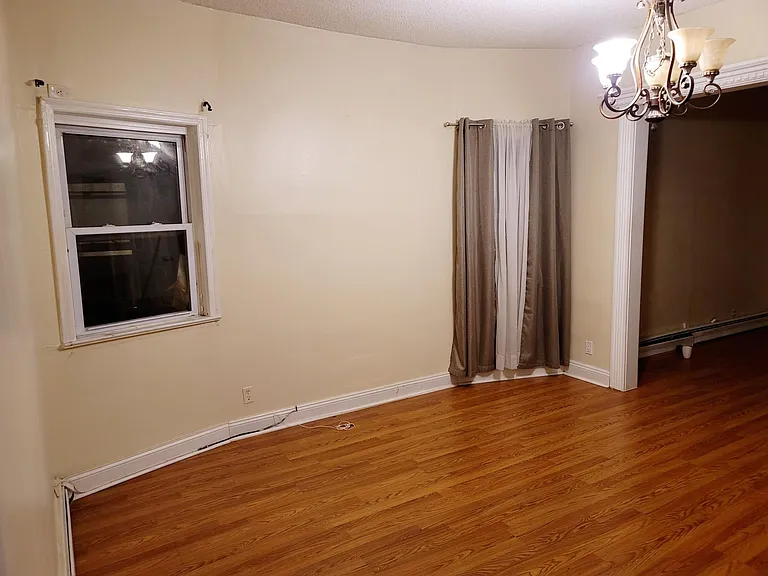 35 E 49th St #1 — Photo 4