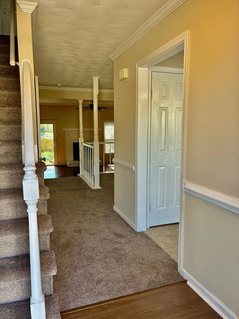 Updated Townhouse — Photo 3
