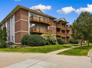 556 W Side Dr, Iowa City, IA 52246