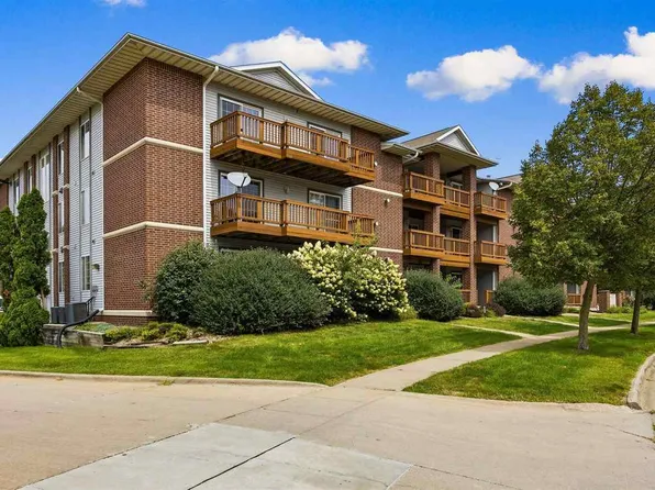 556 W Side Dr, Iowa City, IA 52246