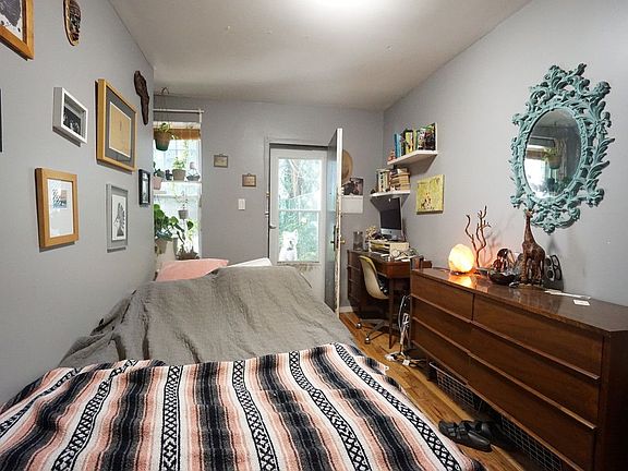 4th image of 177 Pulaski St APT 1B