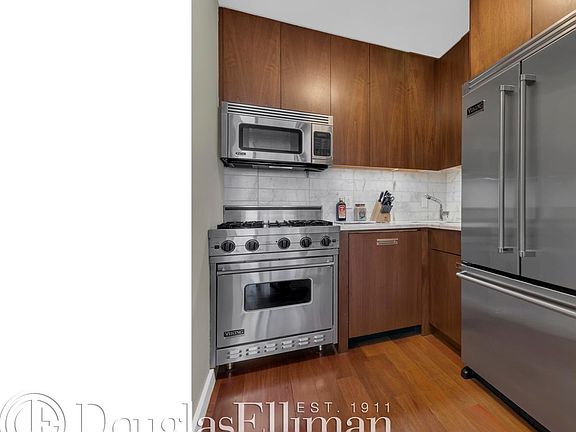 2nd image of 310 E Houston St Ph F