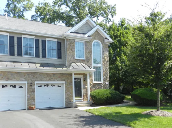 28 Pine Lake Ter #T028, River Vale, NJ 07675