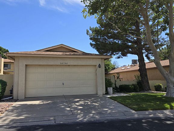 3rd image of 10700 Griffith Park Dr NE
