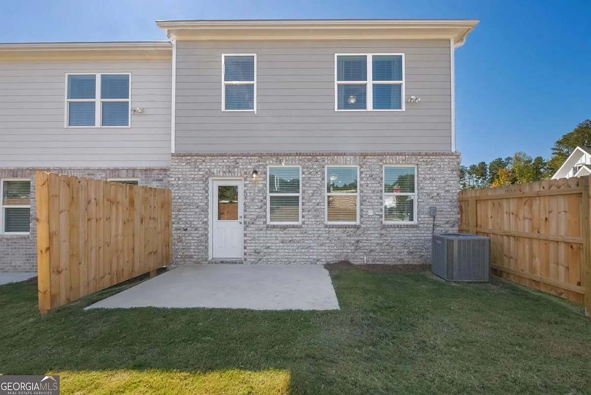 Building Photo - 4000 Denton Dr #4000