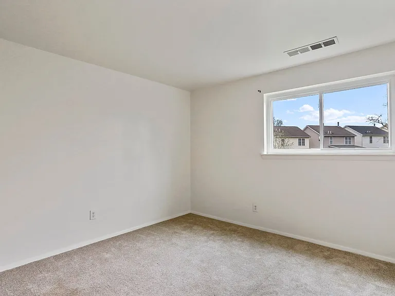 620 6th Ave — Photo 15