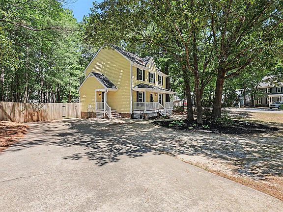 3rd image of 200 Crestleigh St