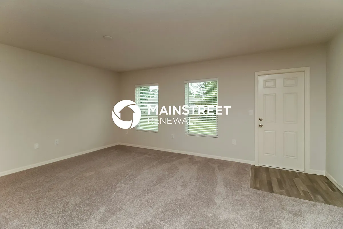 Living Room - 260 Hyacinth Ct