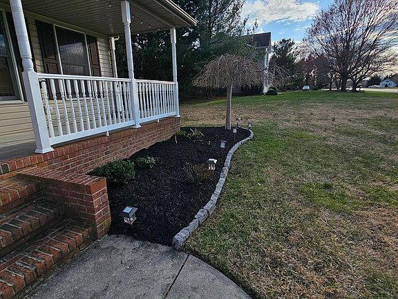 3rd image of 614 E Pebworth Rd