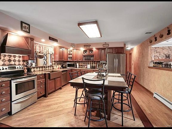 4th image of 7 Shannon Ln