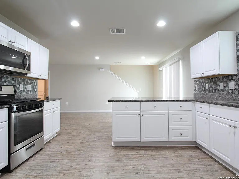 10431 Legacy Hl — Photo 17
