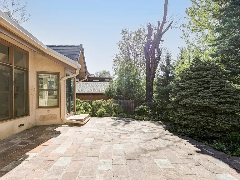 910 Kalmia Ave — Photo 19