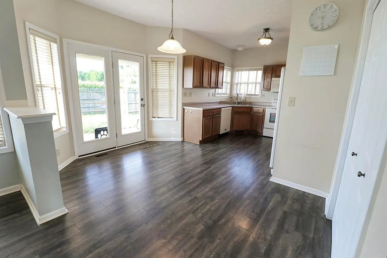 3 bed, 1556 sqft, $1,950 — Photo 4