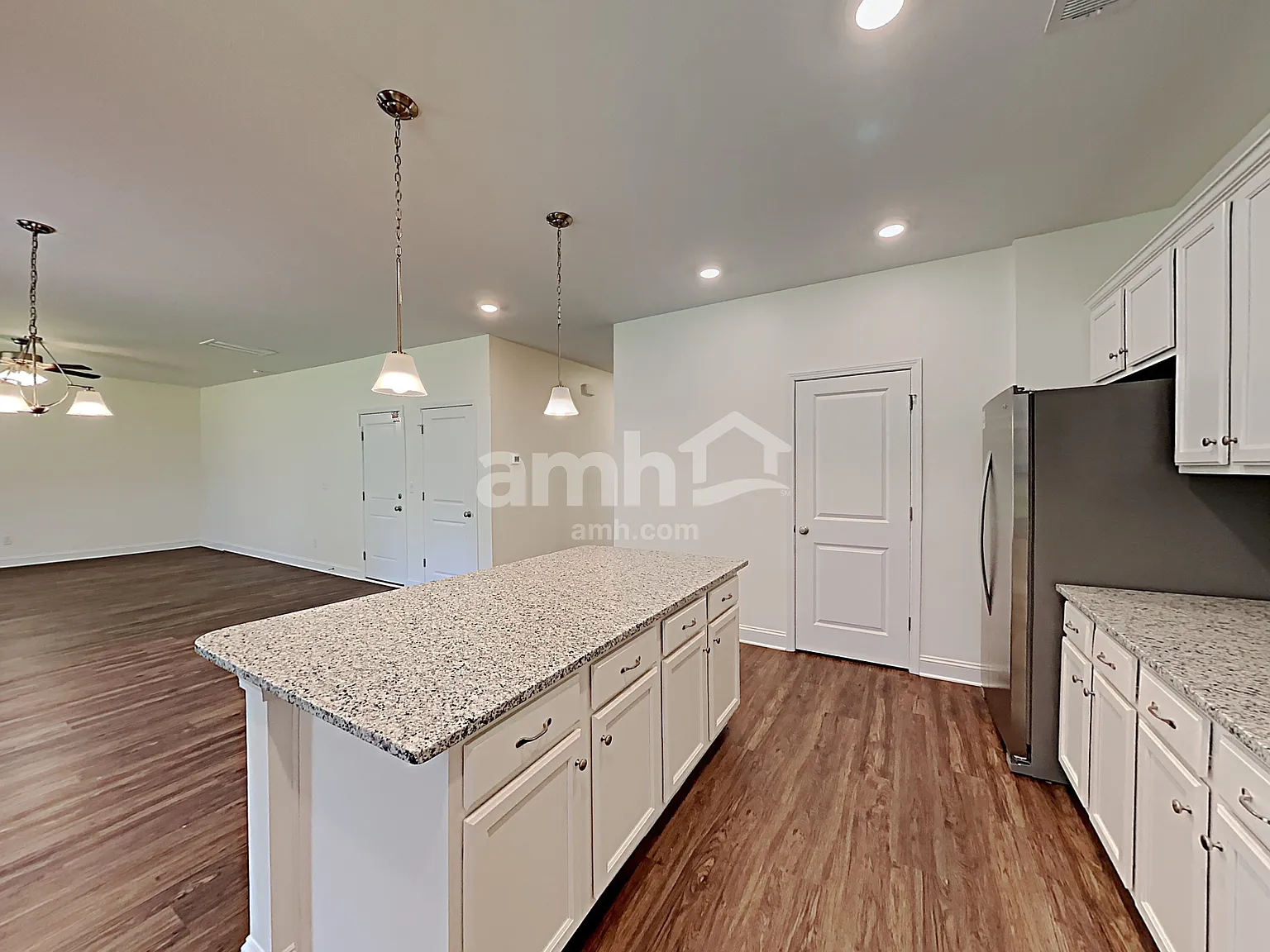4 bed, 2.5 bath, 2449 sqft, $2,775 — Photo 4