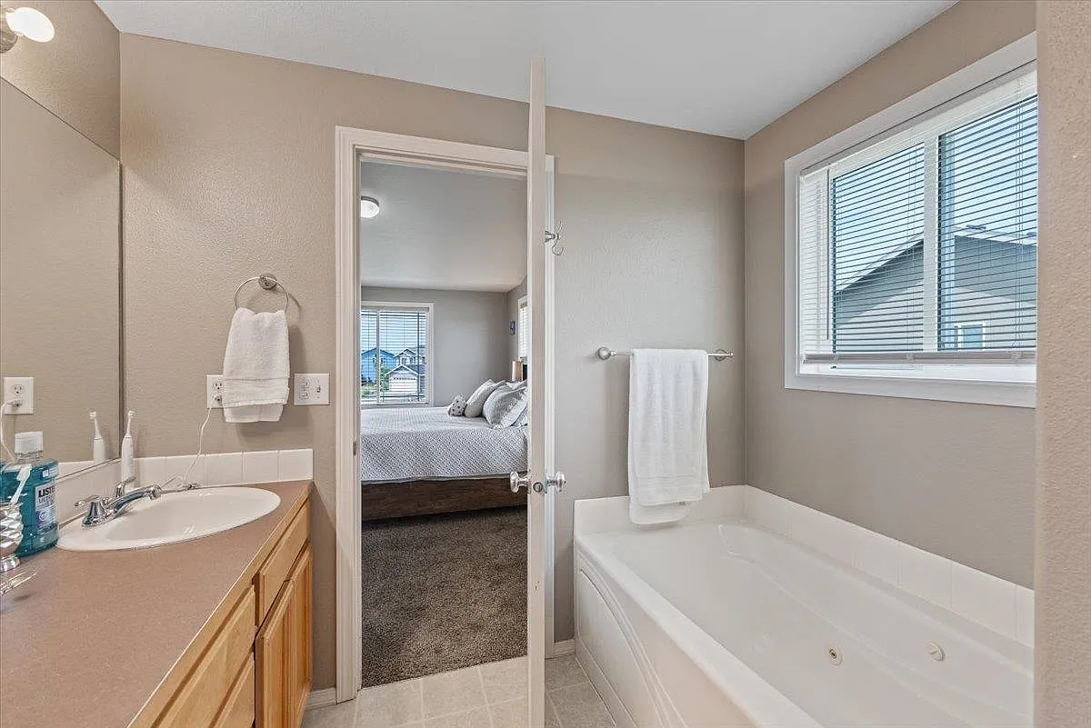 4 bed, 2495 sqft, $3,000 — Photo 2