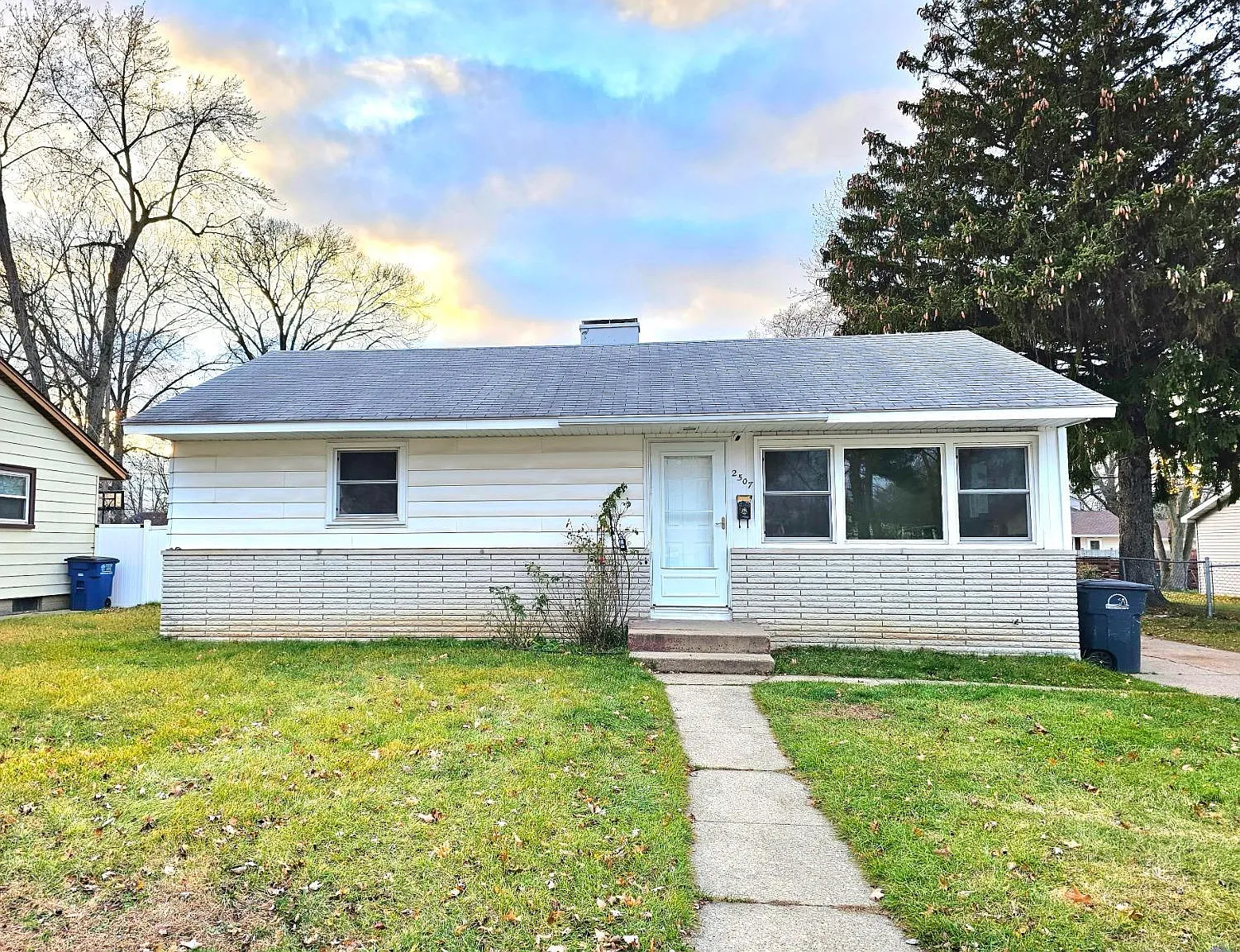 3 bed, 1850 sqft, $1,900 — Photo 1