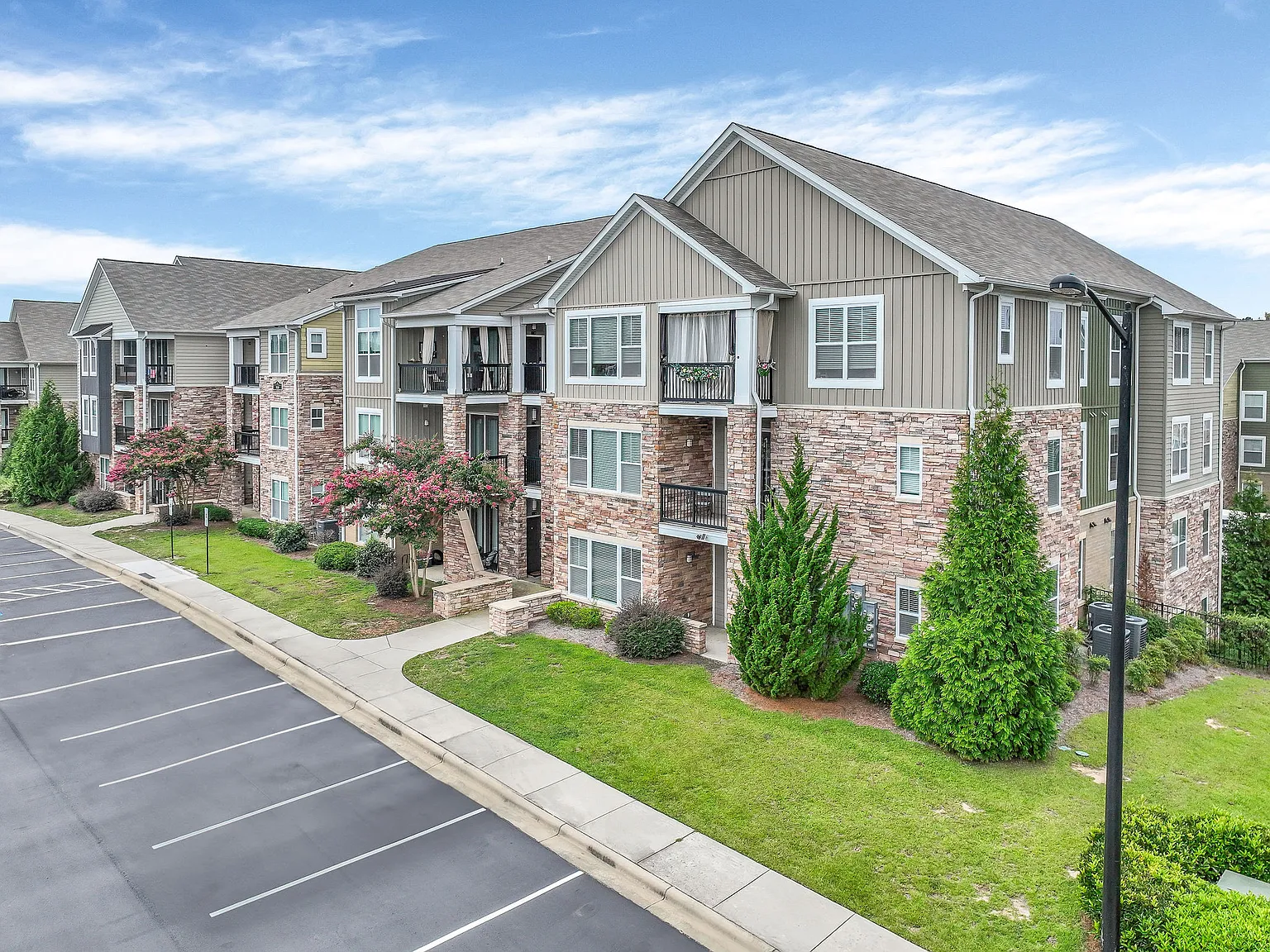 Addison Ridge Apartments — Photo 3