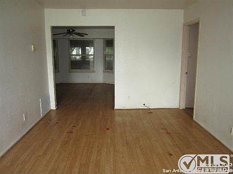 3rd image of 6726 Fellowood St
