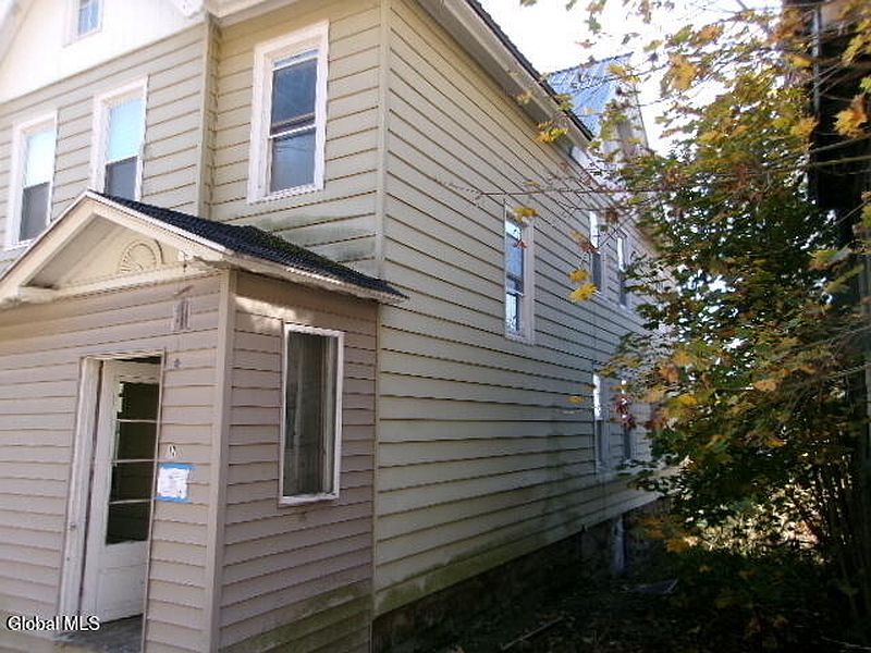 3rd image of 17 Loomis Street