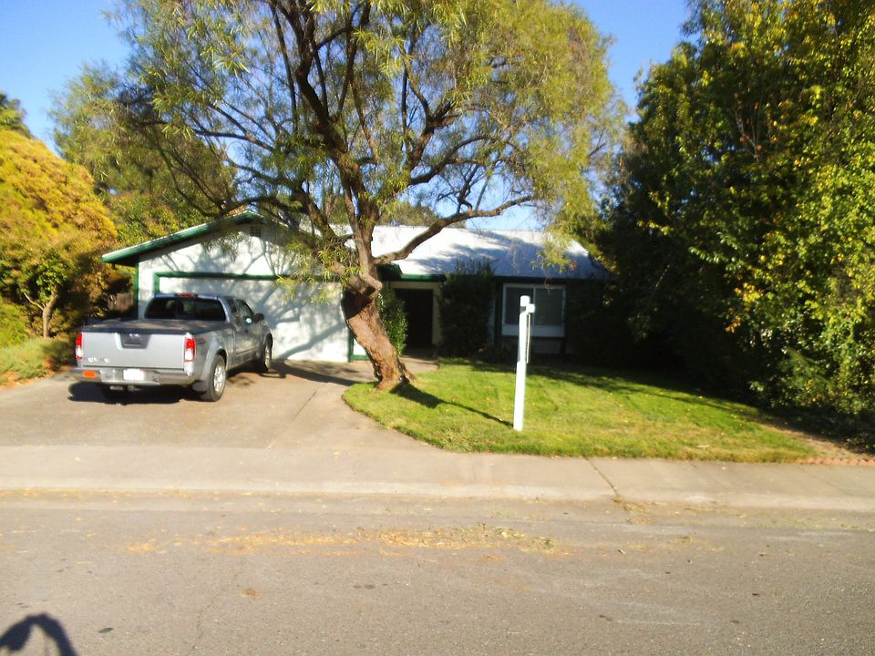Nice home on huge lot. Lots of privacy