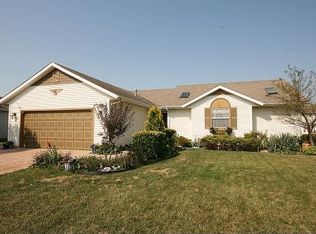 605 Laurel Dr, Saint Joseph, IL