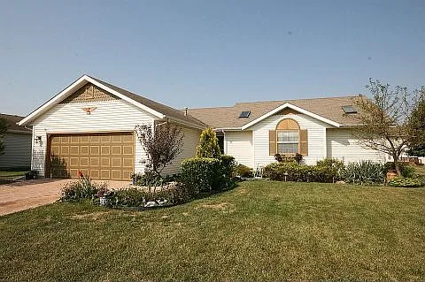 605 Laurel Dr photo 1