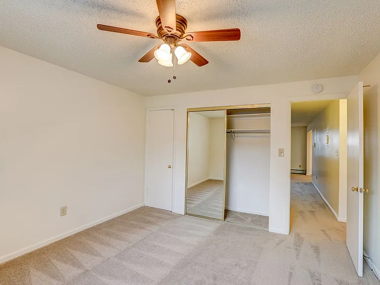 Applewood Crest Townhomes & Apartments — Photo 12
