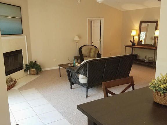 4th image of 4455 Hollygate Dr
