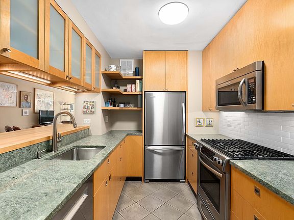 3rd image of 101 W 12th St APT 5J