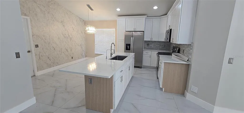 4 bed, 3.0 bath, 1729 sqft, $2,800 — Photo 2