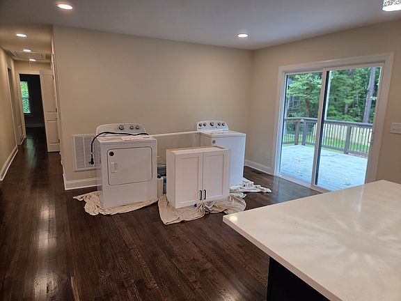 2nd image of 501 Farmington Woods Dr