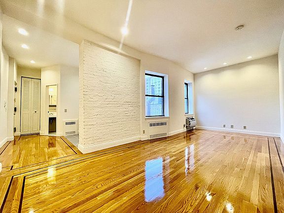 3rd image of 207 E 29th St APT 28