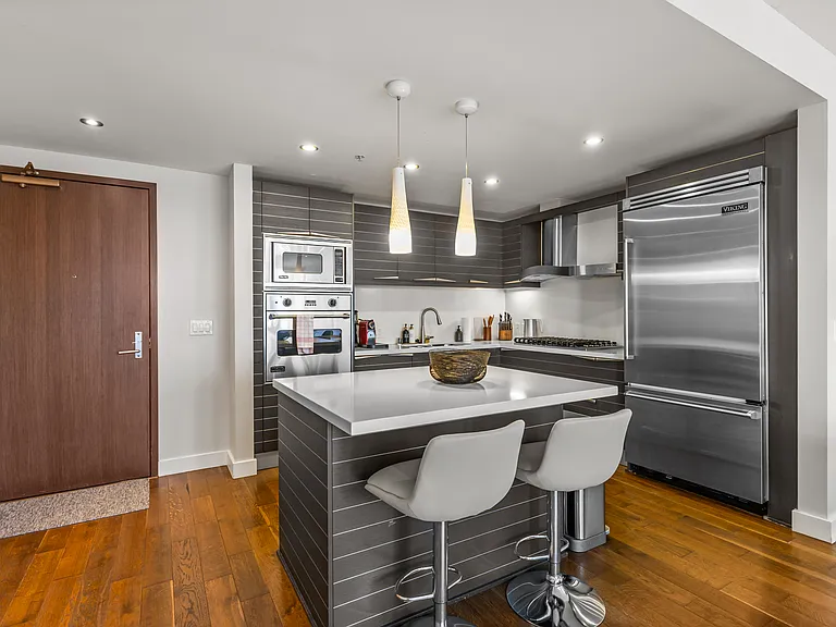1325 Pacific Hwy #1603 — Photo 8